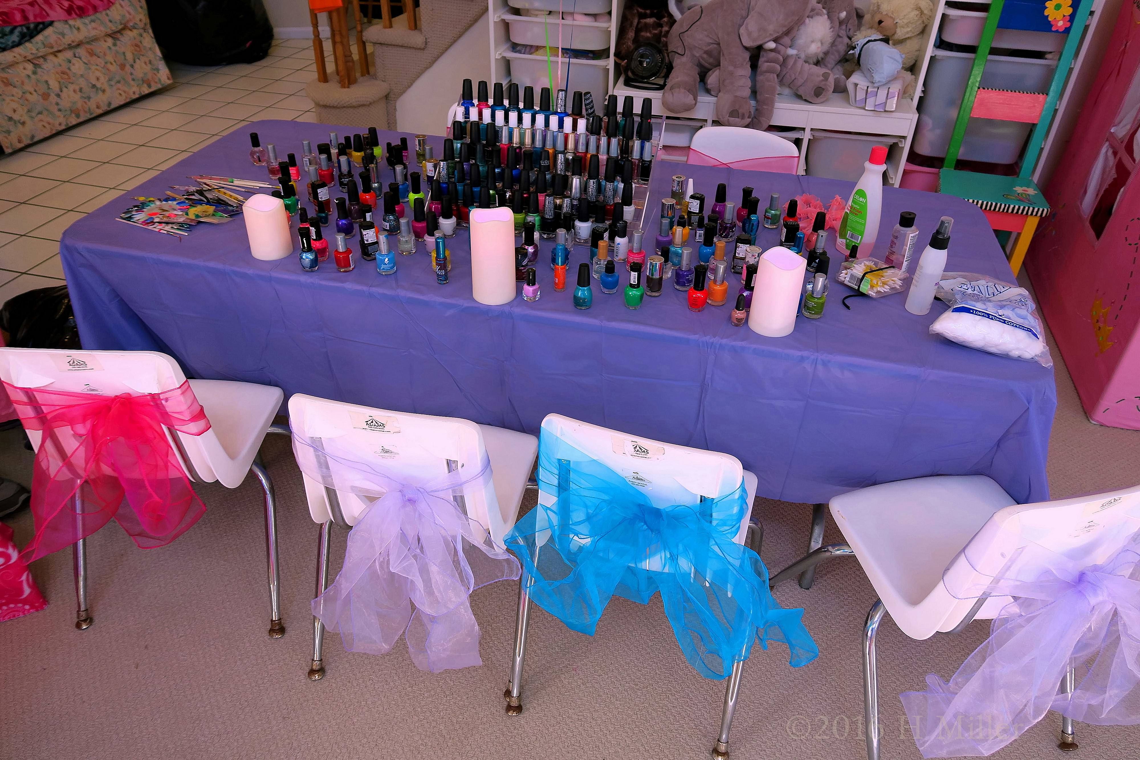 Mini Mani Nail Art Station. Mini Mani Nail Art Station.