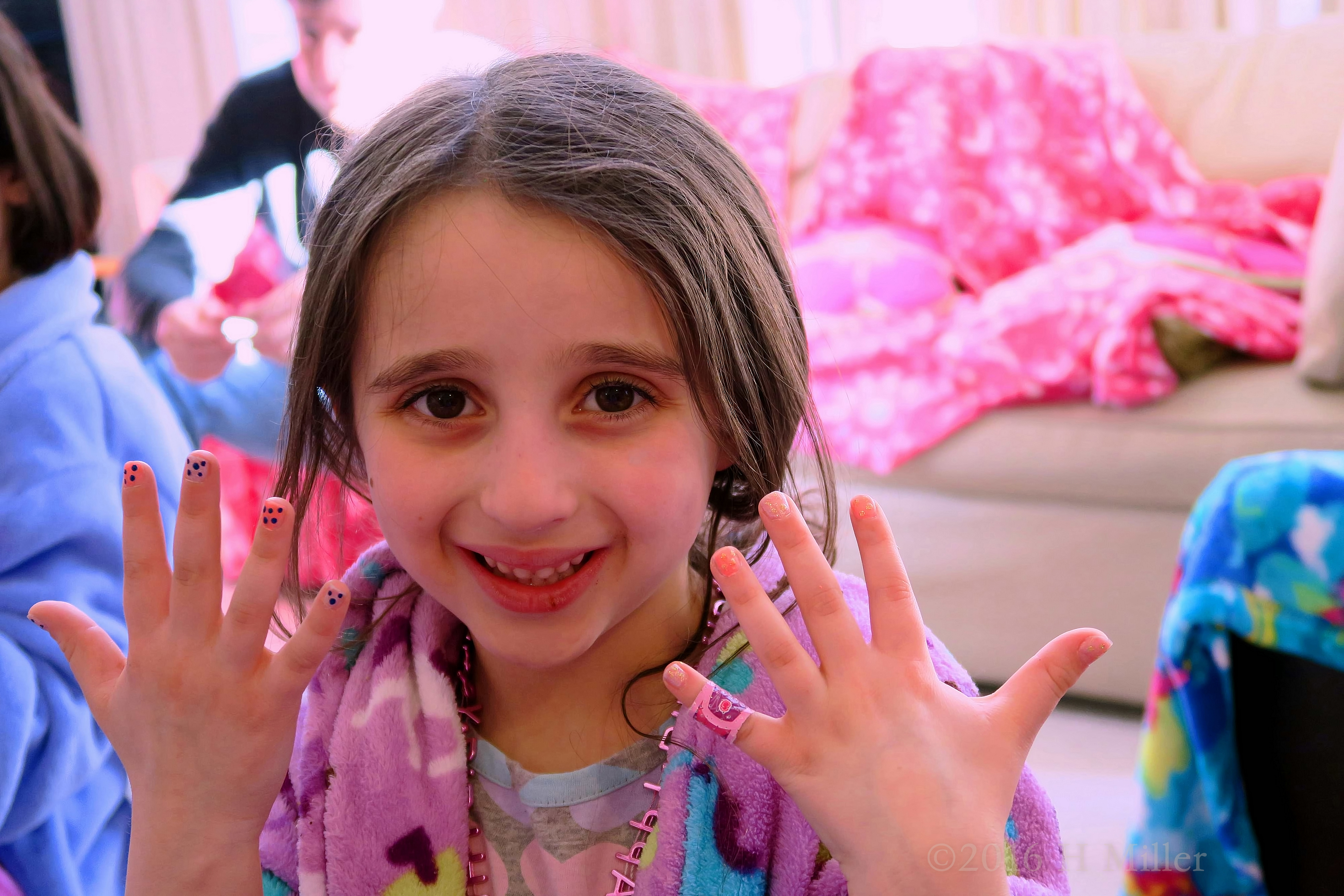 She Likes Her Homemade Dotted Mini Manicure She Likes Her Homemade Dotted Mini Manicure