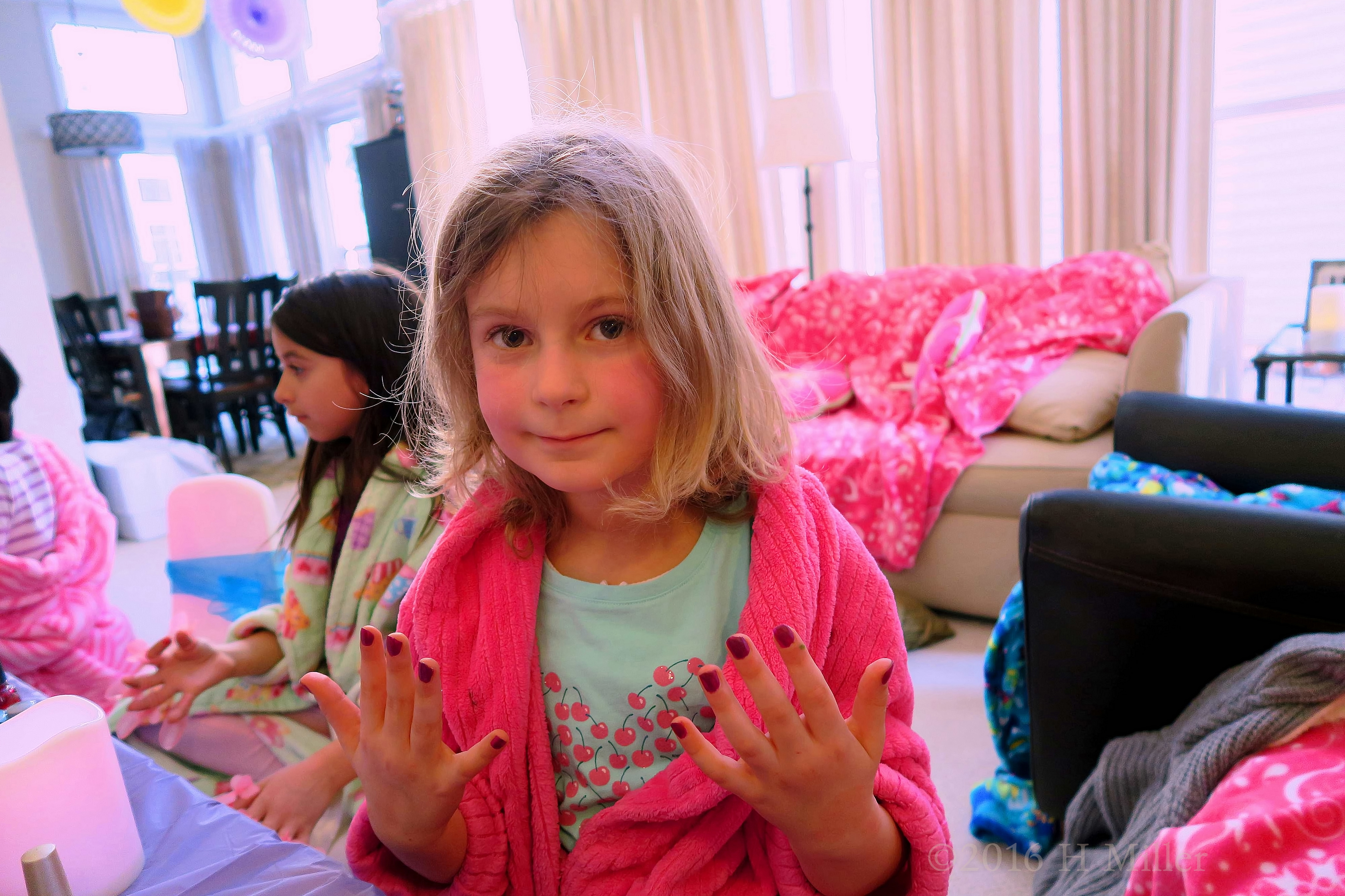 Showing Her Cool Girls Mini Mani! Showing Her Cool Girls Mini Mani!