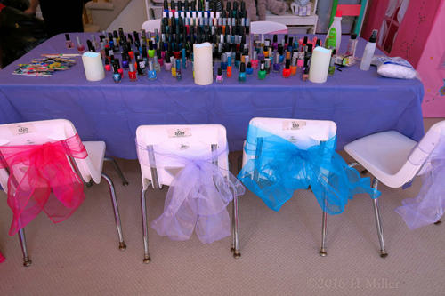 Cute Chairs To Relax For A Kids Mani