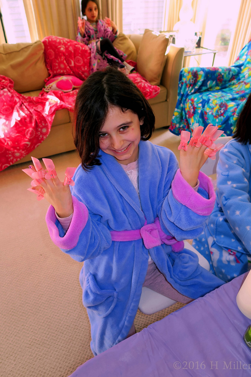 Gotta Keep The Mini Mani From Smudging! Gotta Keep The Mini Mani From Smudging!