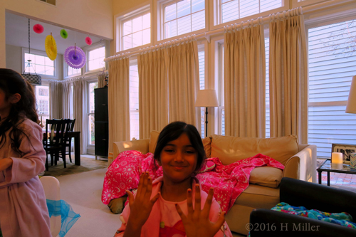 Her Kids Mini Manicure Looks Great Her Kids Mini Manicure Looks Great