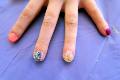 Ooh Such Glittery Nails For Her Kids Manicure!