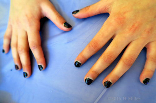 Shiny Flakies Look Best On Black Kids Manis! Shiny Flakies Look Best On Black Kids Manis!