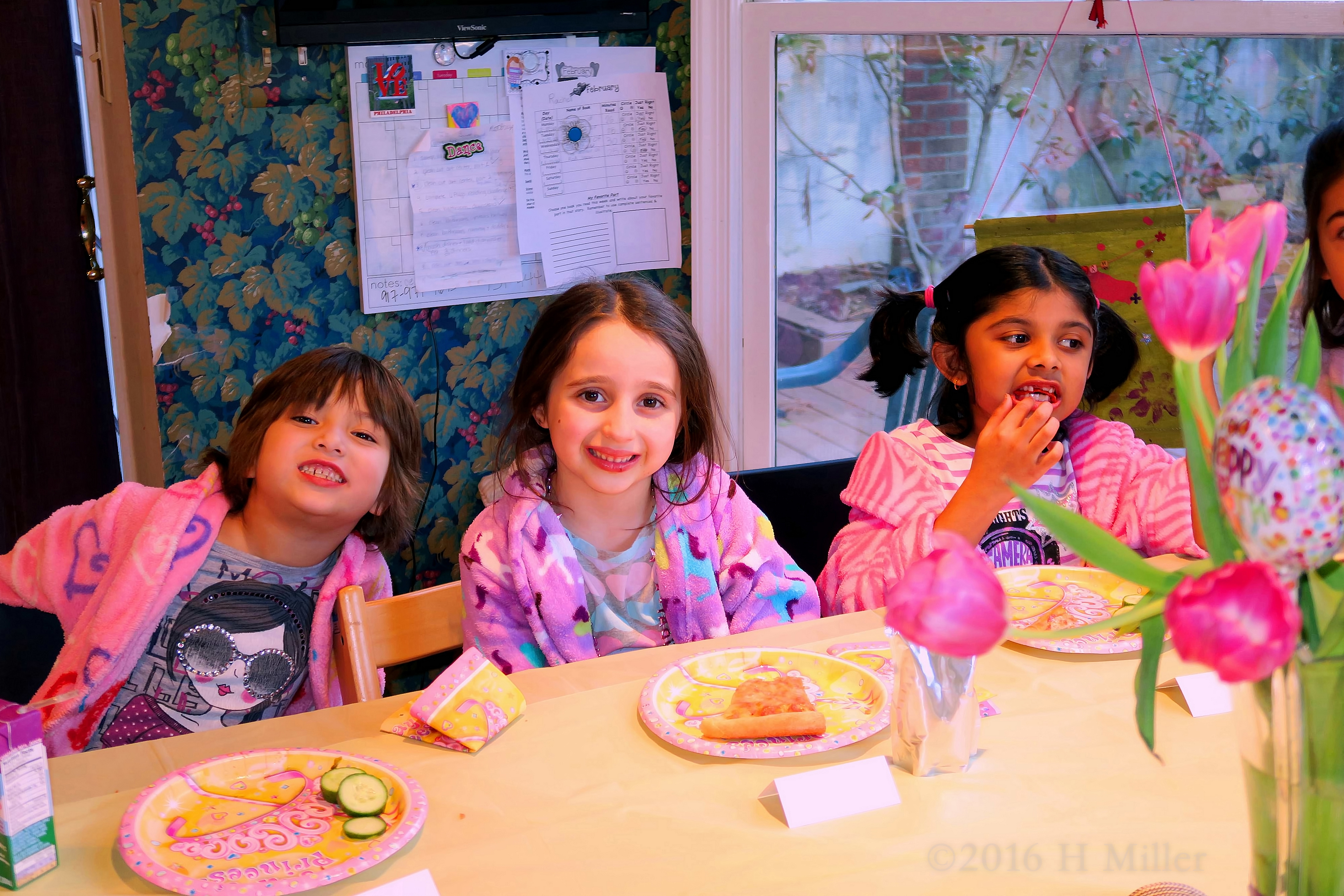 Dinner Is Always More Fun When It's With Friends! Dinner Is Always More Fun When It's With Friends!