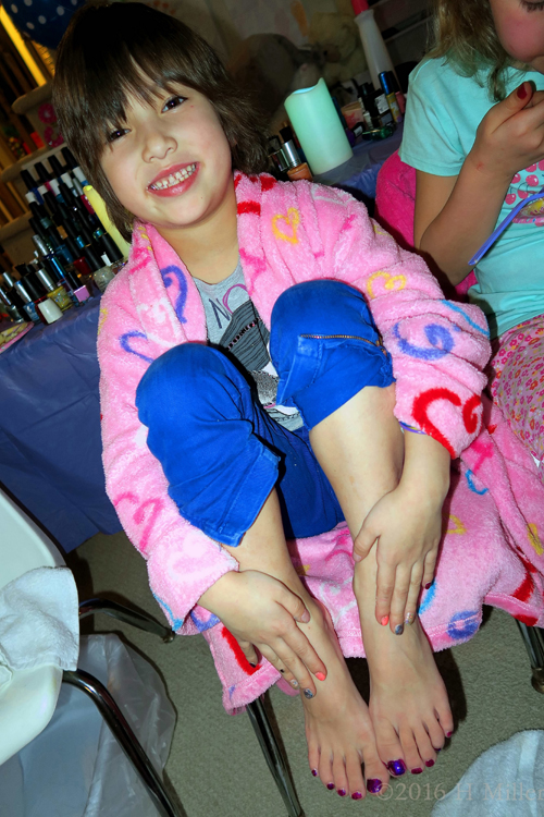 Her Kids Mani And Pedi Looks Great! Her Kids Mani And Pedi Looks Great!