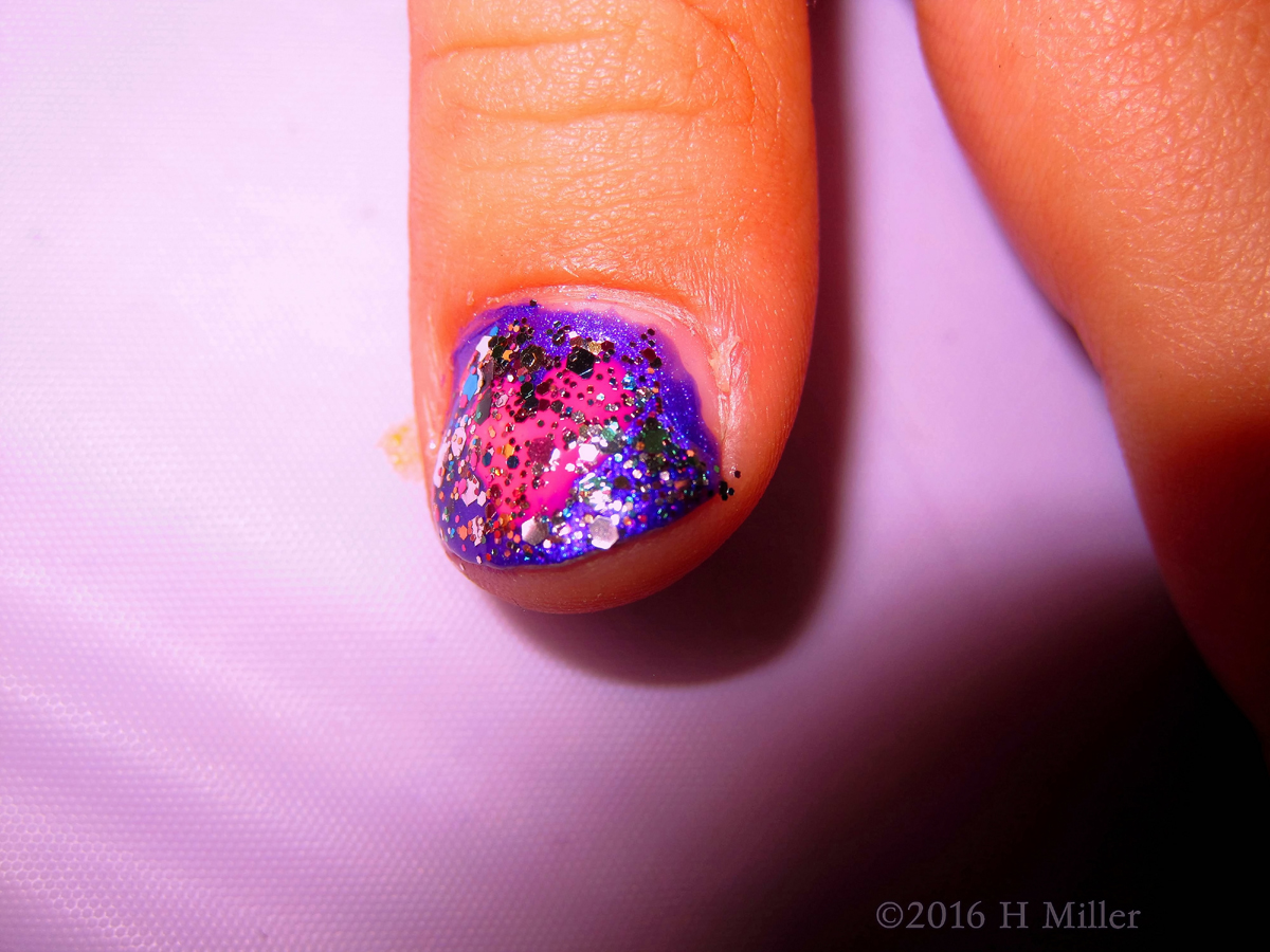 Girly Glittery Heart Accent Manicure 1200px~17~.jpg Hanging Out At The Manicure Table 