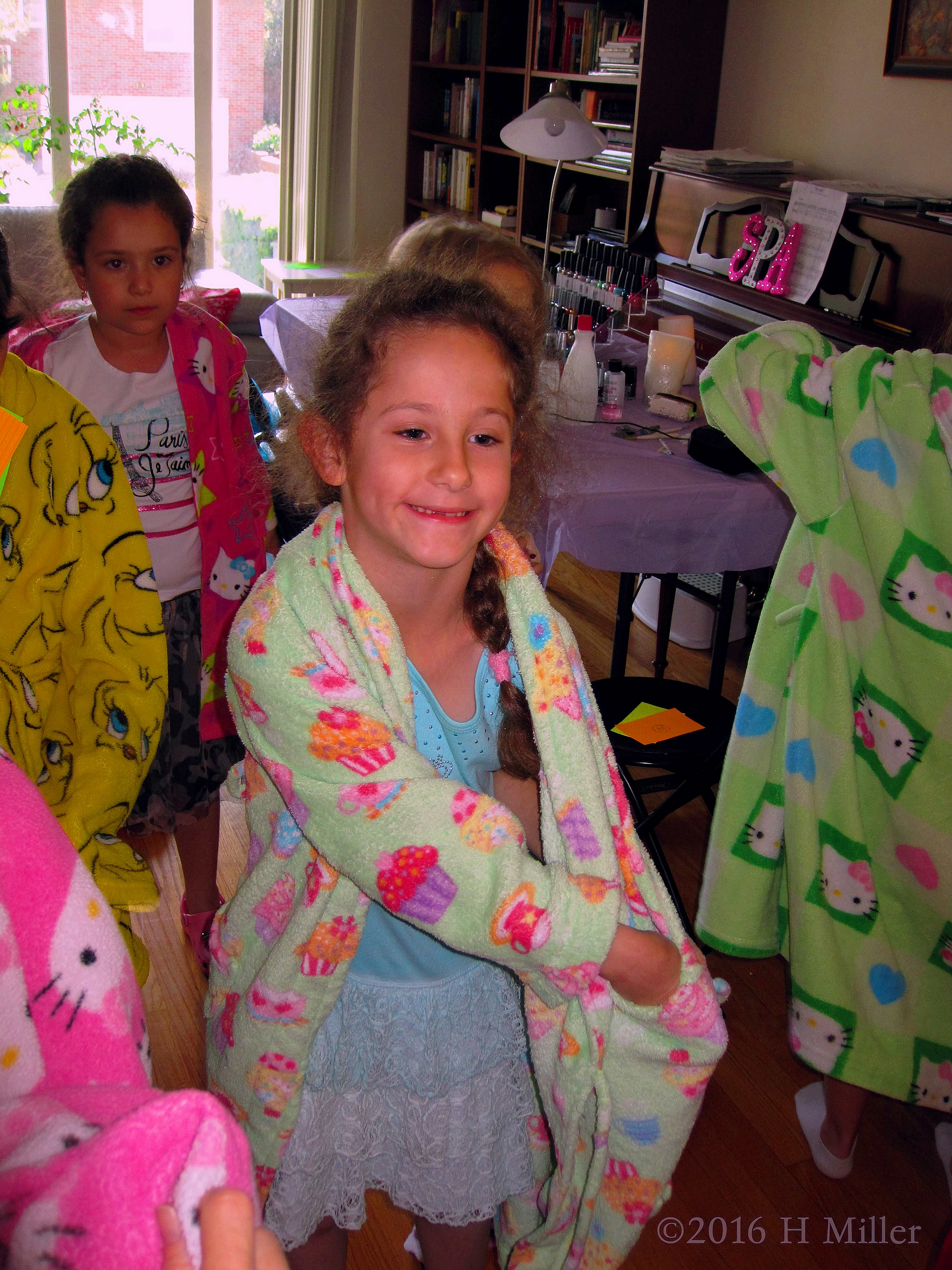 Getting Her Cute Cupcake Spa Robe Getting Her Cute Cupcake Spa Robe