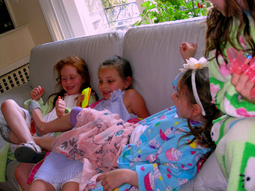 Hanging Out At The Spa For Girls! Hanging Out At The Spa For Girls!