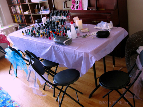 Mini Mani Table Mini Mani Table