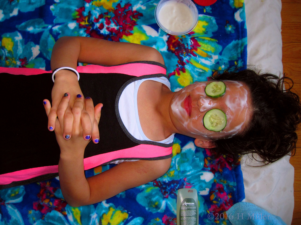 Super Relaxed In A Yummy Vanilla Facial 