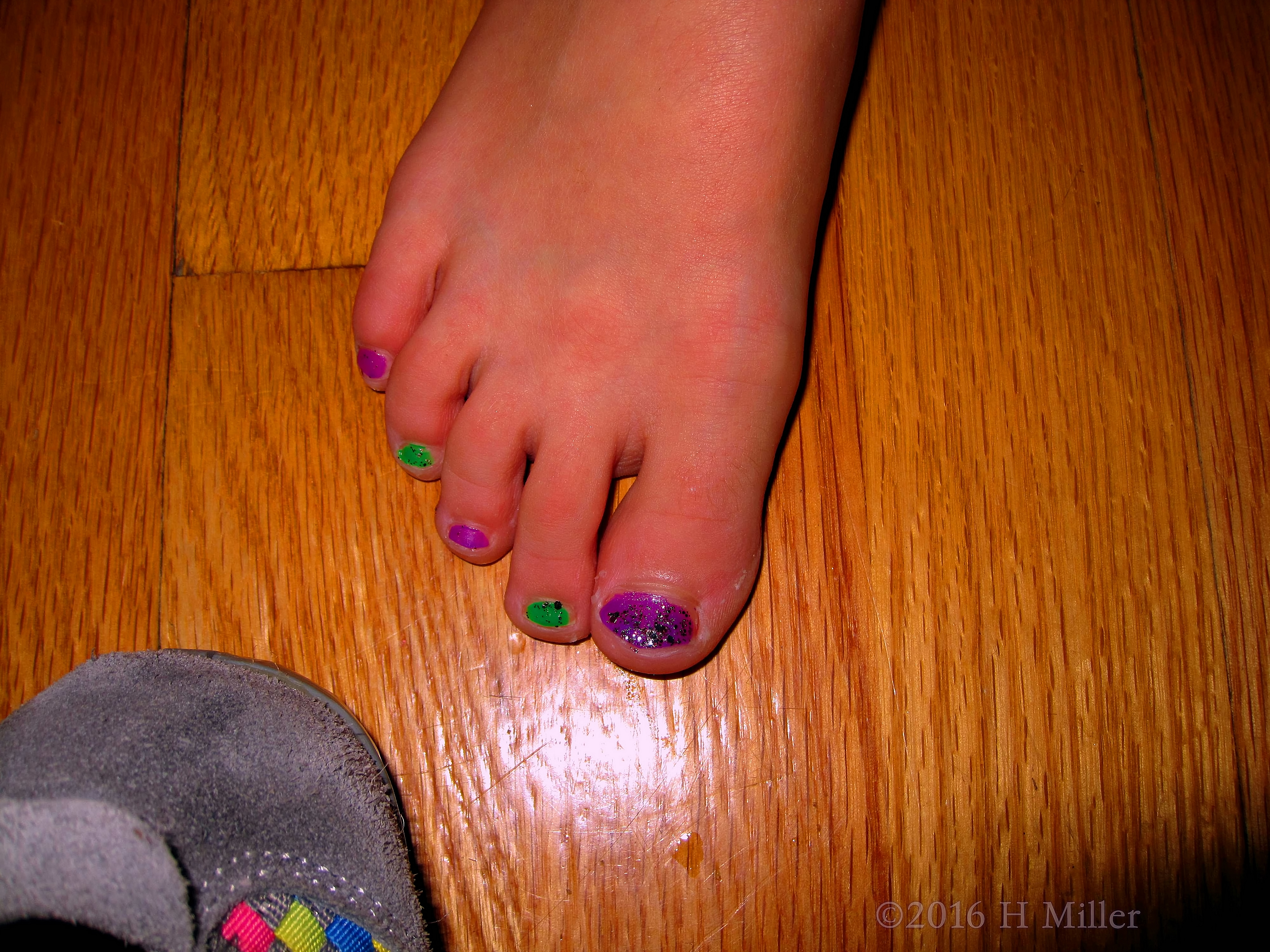 Girls Spa Purple And Green Pedicure Girls Spa Purple And Green Pedicure