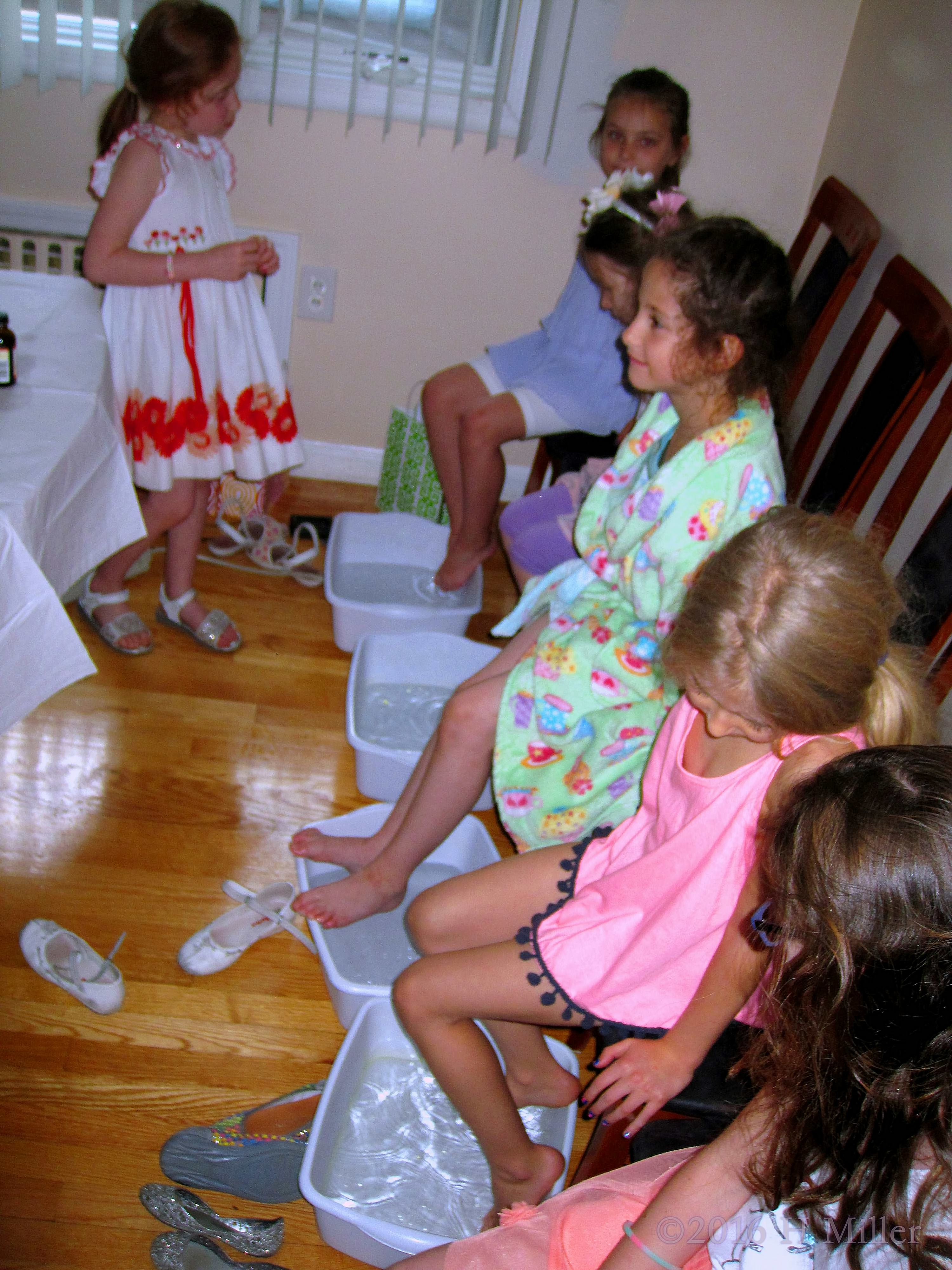 Relaxing Kids Pedicures With Friends 