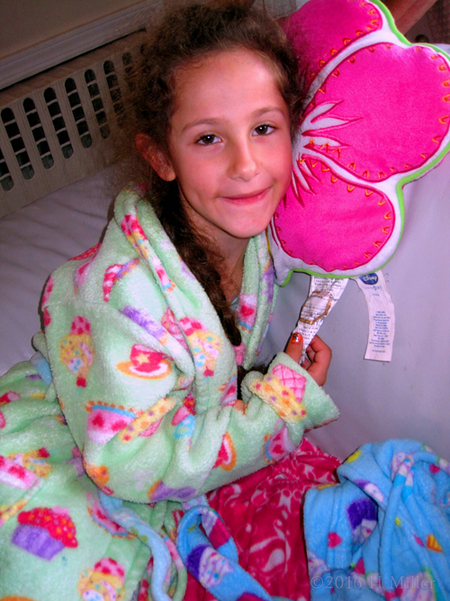 Having Fun At The Kids Spa Party Having Fun At The Kids Spa Party