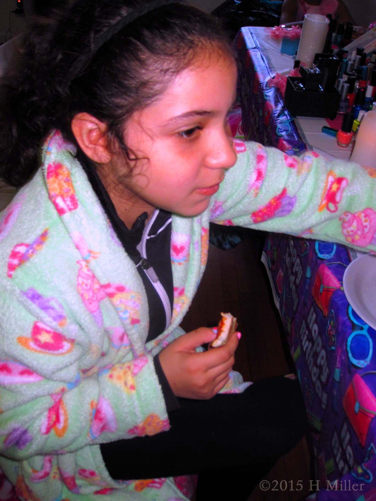 Chilling Out Eating Pizza At The Kids Spa 