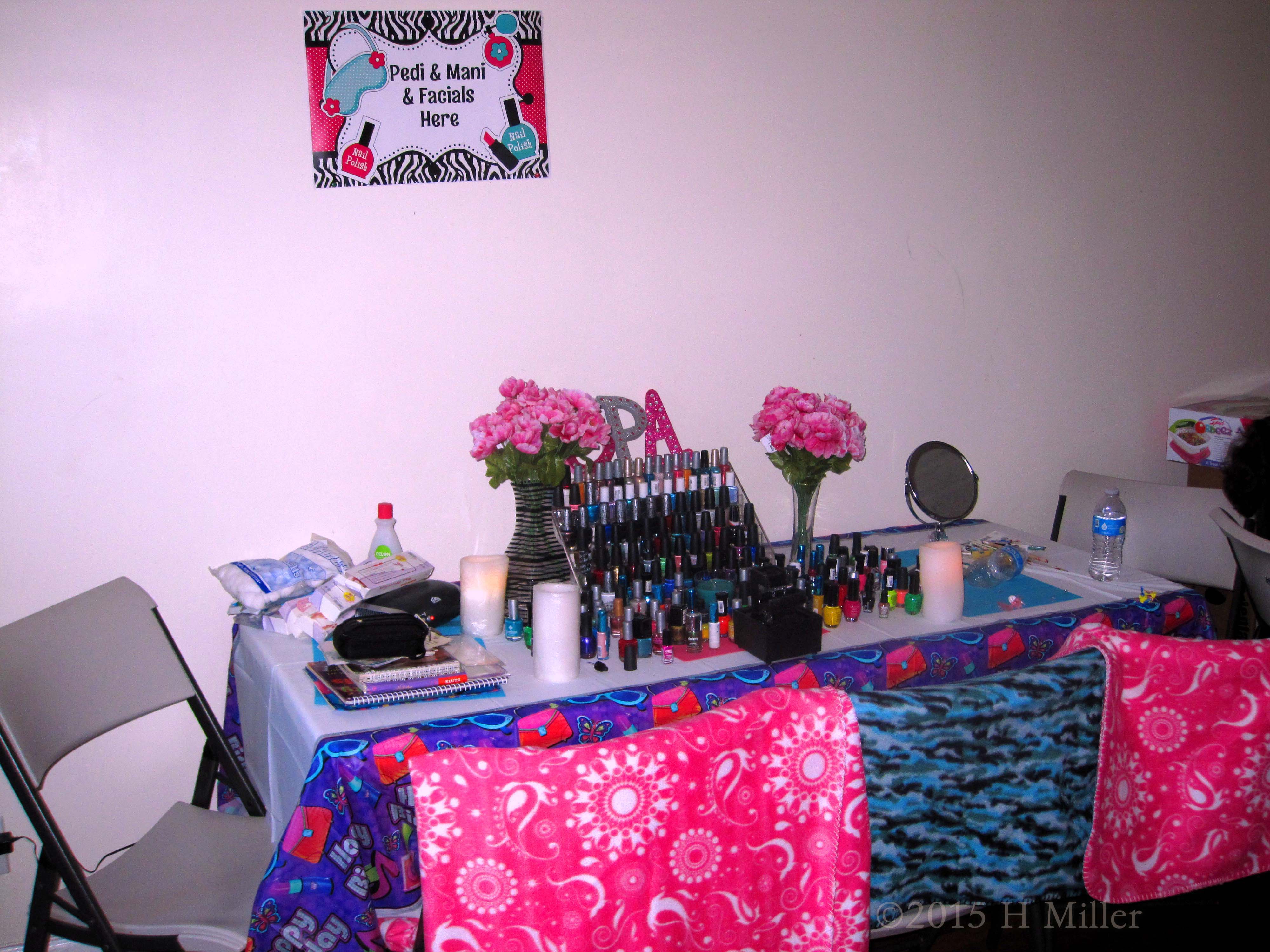 The Pretty Flower Vases Complement The Manicure Station Set Up Perfectly! The Pretty Flower Vases Complement The Manicure Station Set Up Perfectly!