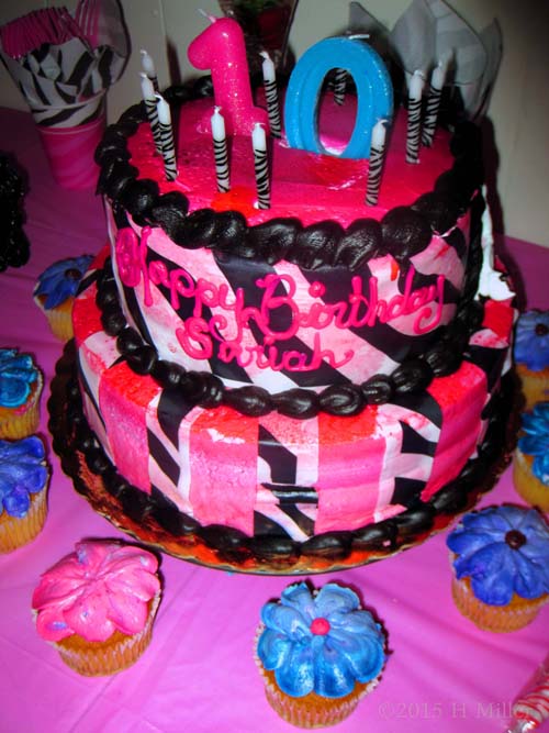 Closer To Sariah's Custom Baked Birthday Cake With Black And Pink Contrast
