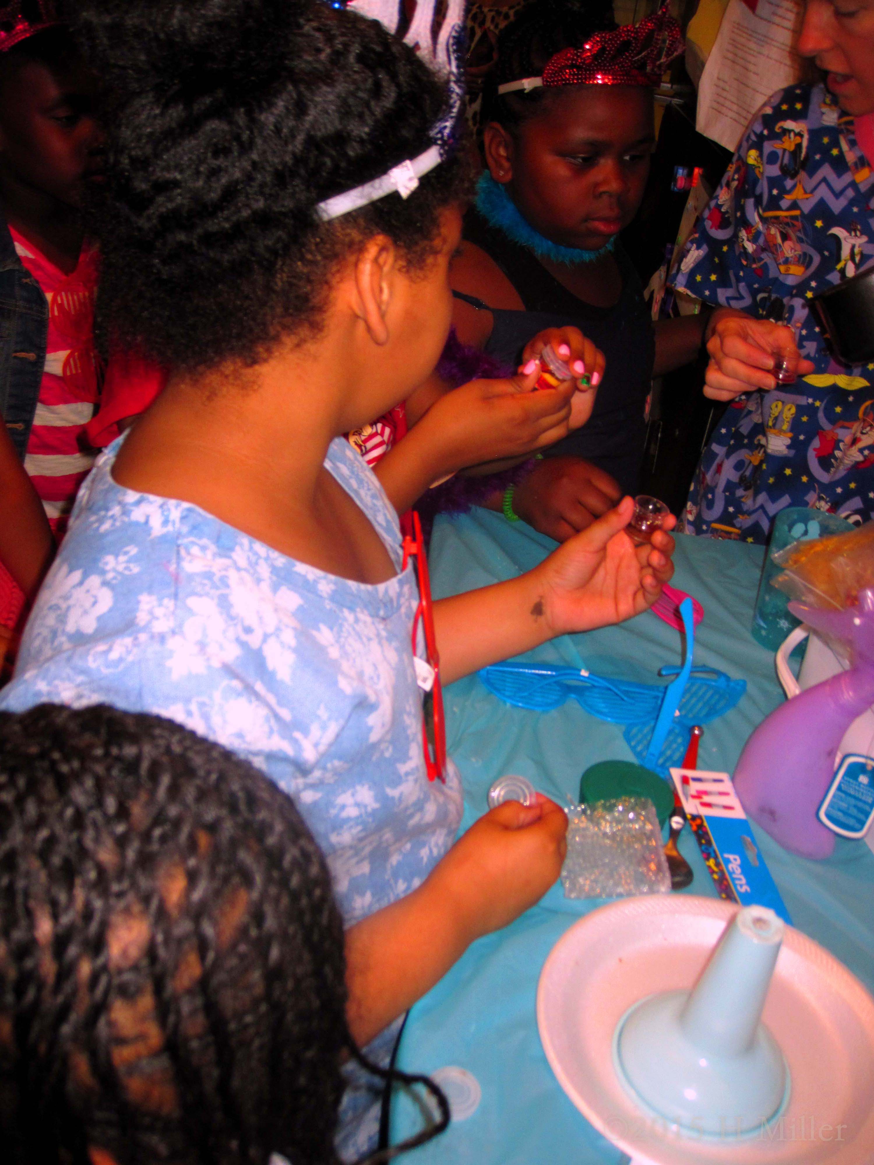 Everyone Is Shaking Their Lip Balm Now Everyone Is Shaking Their Lip Balm Now