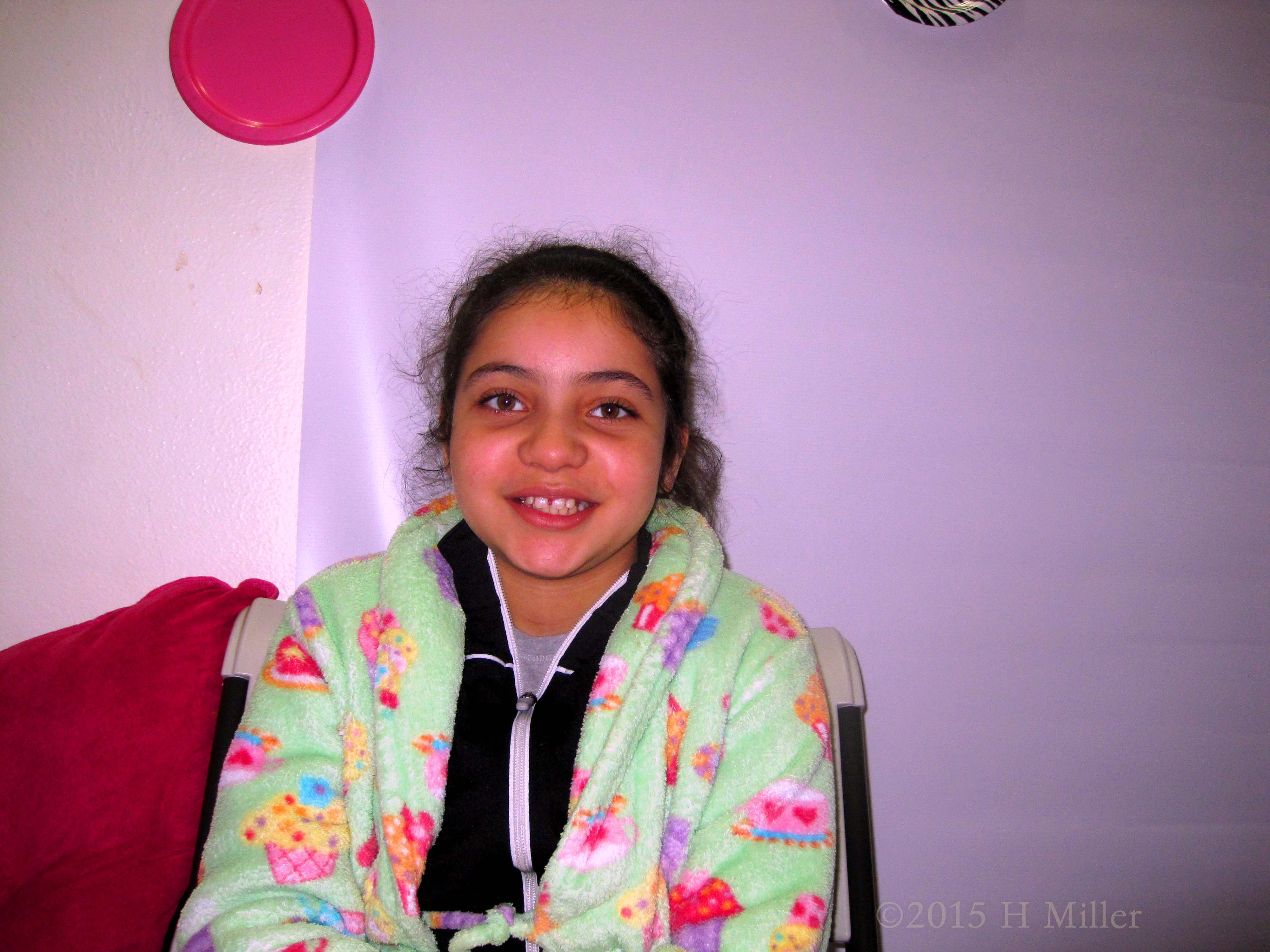 She Likes Her Pink And Blue Nails At The Nail Spa She Likes Her Pink And Blue Nails At The Nail Spa