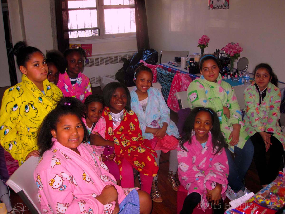 Everybody Smile For The Robes Group Photo 