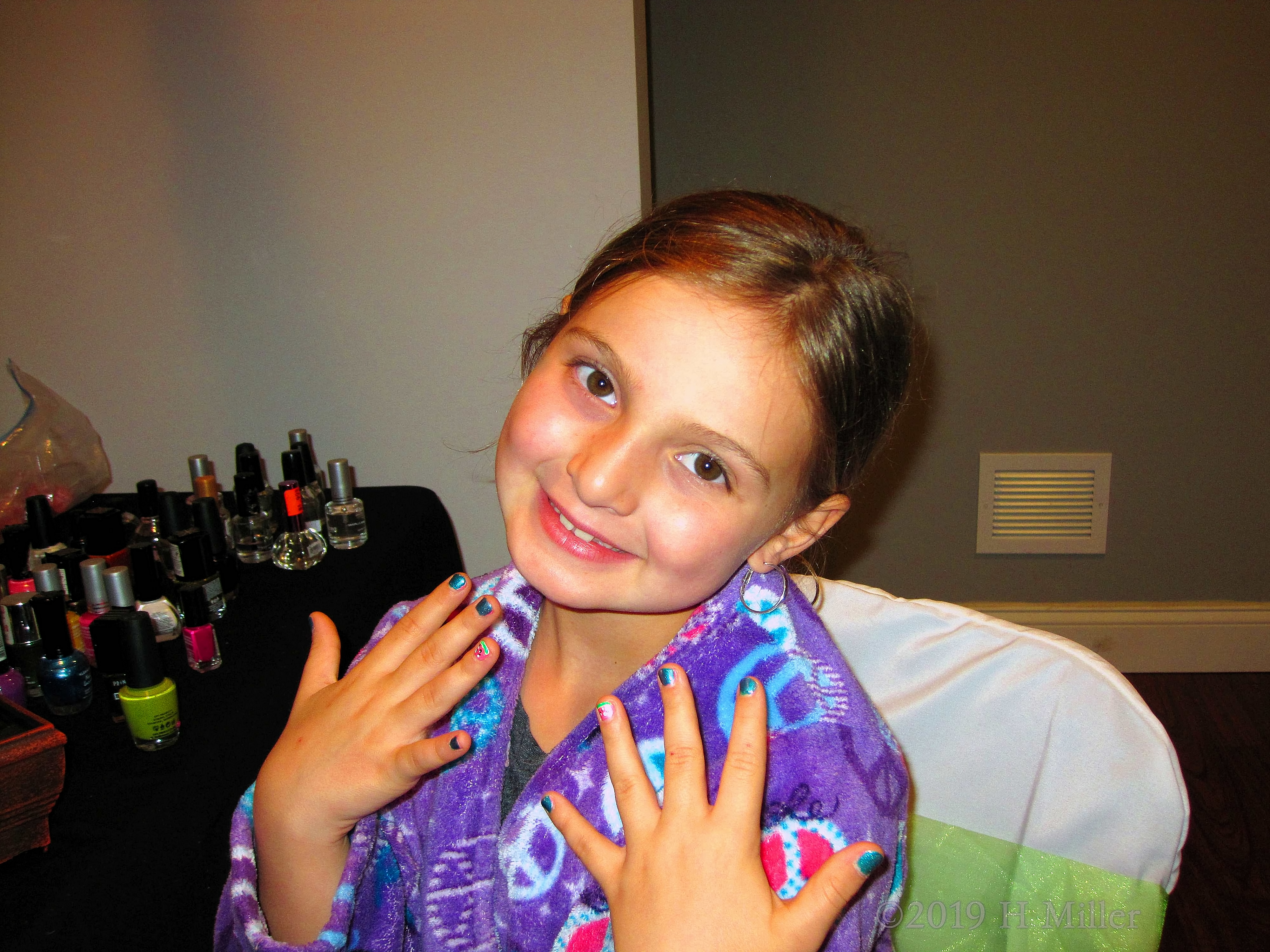 Happy Girl With The Lovely Manicure For Girls! Happy Girl With The Lovely Manicure For Girls!