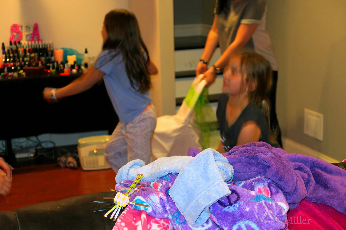 Funny Moments At The Kids Spa Birthday Party 