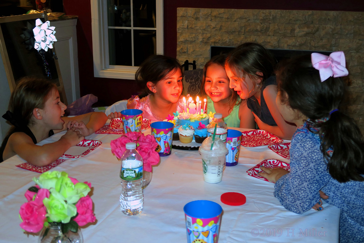 Girls With The Birthday Cake 