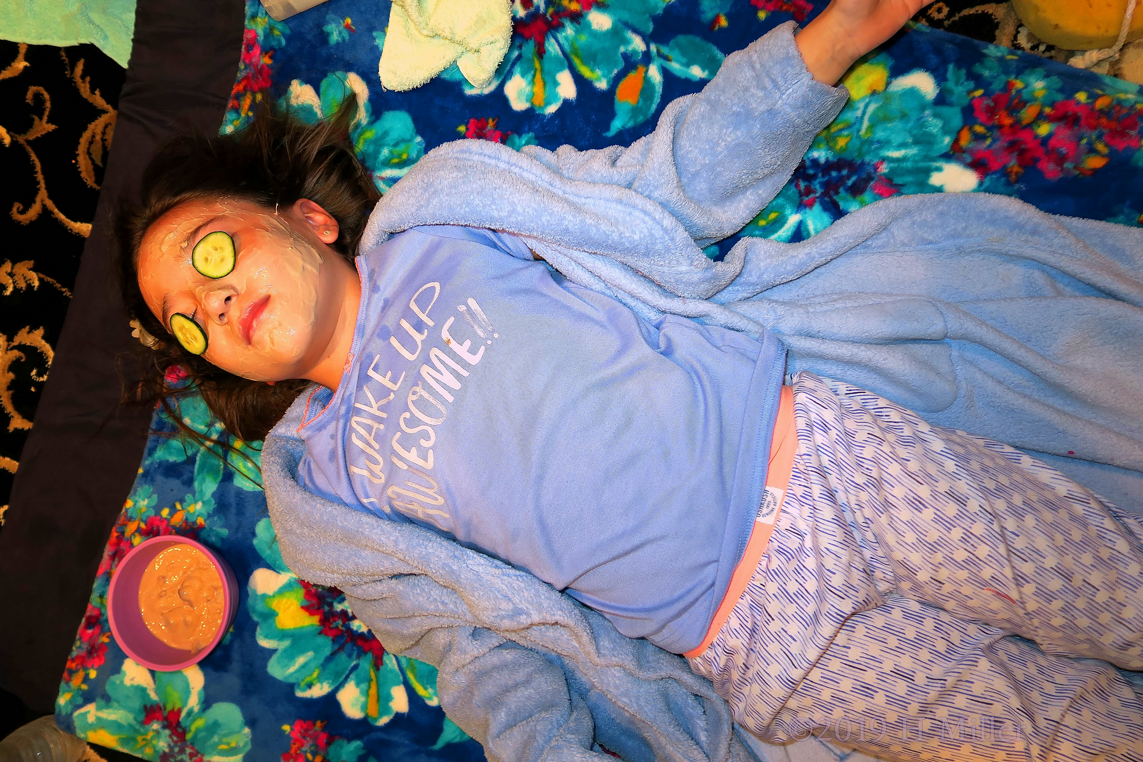 Facial Masque And Cucumber Slices For A Healthy Kids Facial Facial Masque And Cucumber Slices For A Healthy Kids Facial