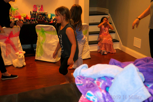 Girls Are Here For The Kids Spa Robes Girls Are Here For The Kids Spa Robes