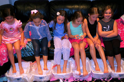 Girls Are Soaking Together During Pedicures For Kids! Girls Are Soaking Together During Pedicures For Kids!
