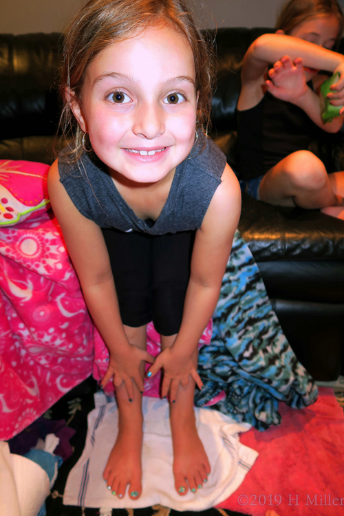 Guest Happily Showing Her Manicure For Girls! Guest Happily Showing Her Manicure For Girls!