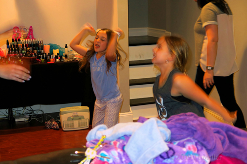 Guests Are Dancing At The Kids Spa Birthday Party Guests Are Dancing At The Kids Spa Birthday Party