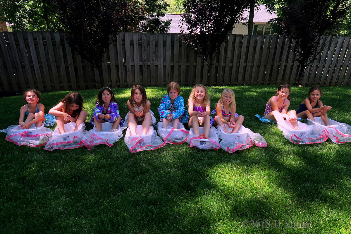 Group Girls Spa Birthday Party Picture 1