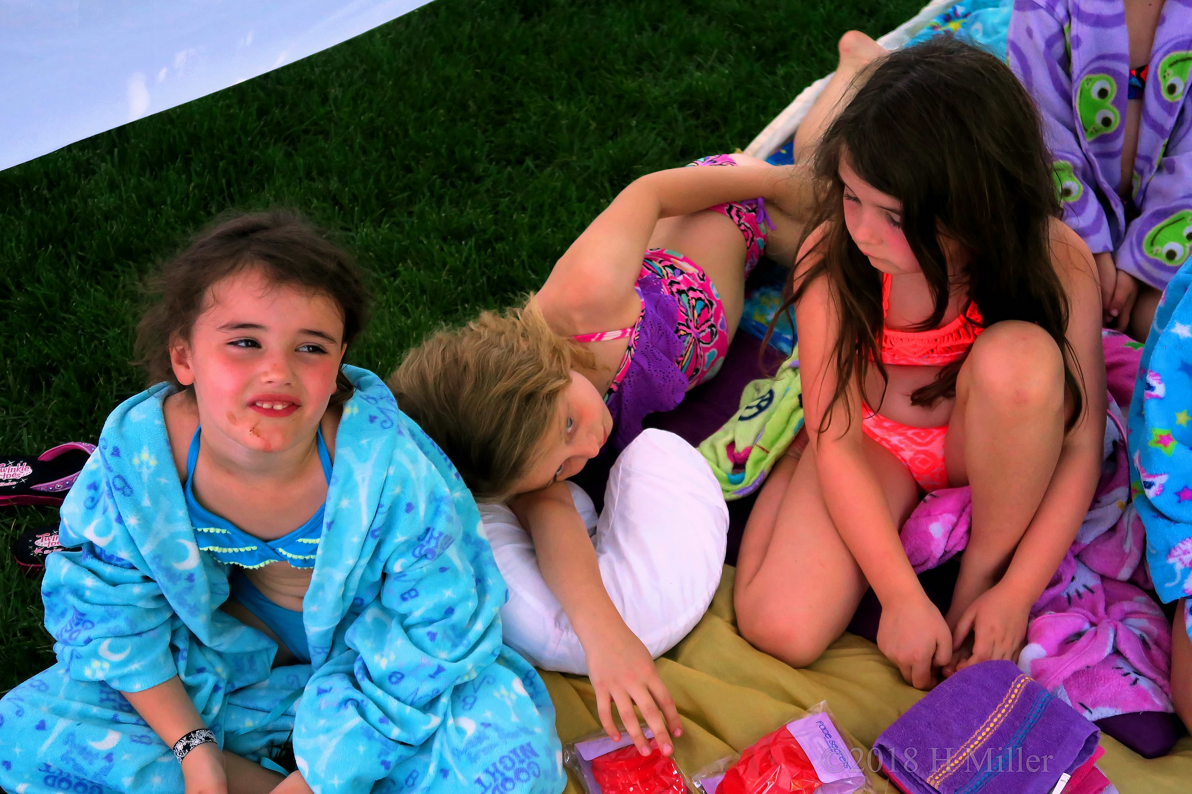 Birthday Party Guests Are Having A Cozy Time At The Spa. 4 Birthday Party Guests Are Having A Cozy Time At The Spa. 4