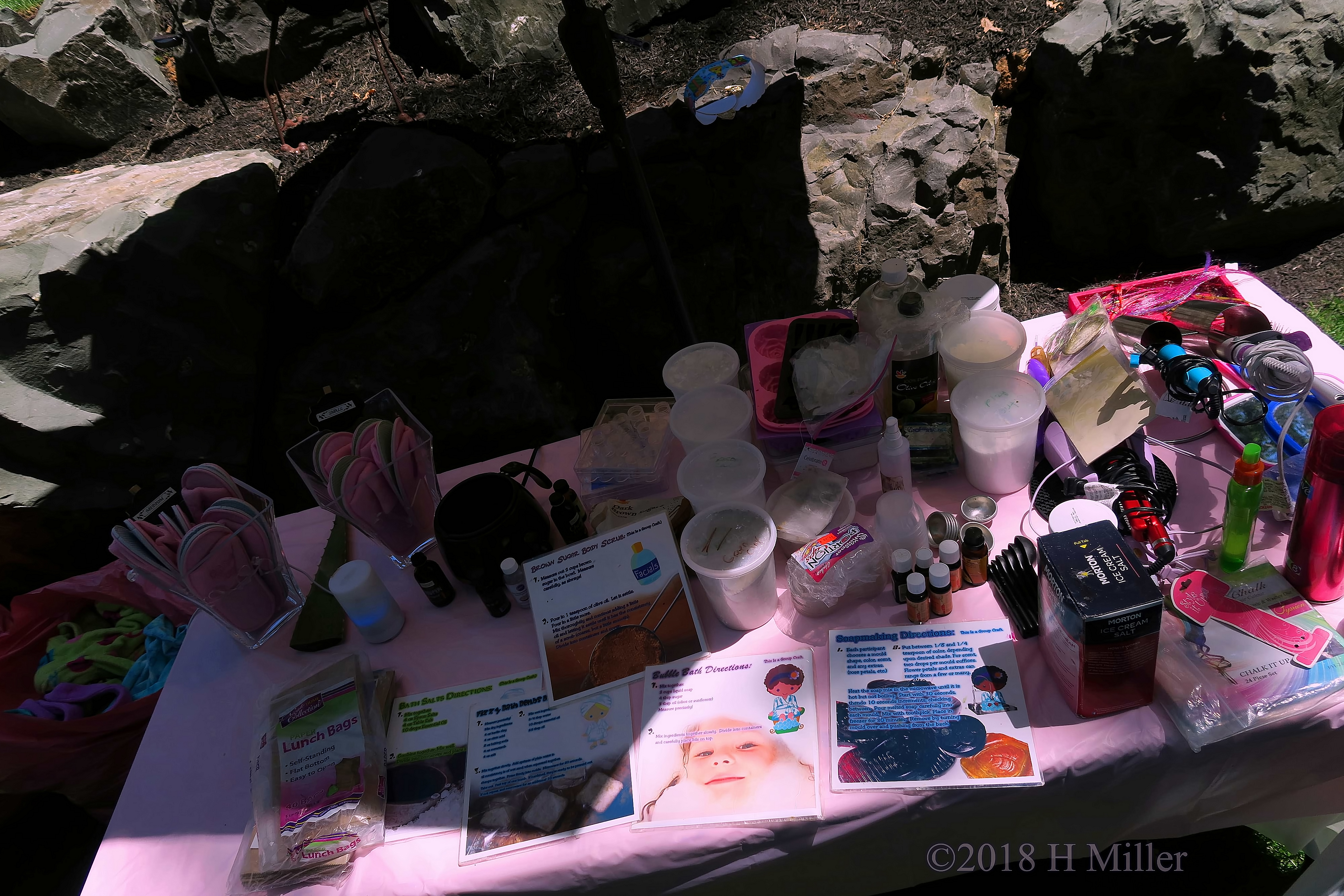 What A Fun Create Your Own Kids Crafts Table! What A Fun Create Your Own Kids Crafts Table!