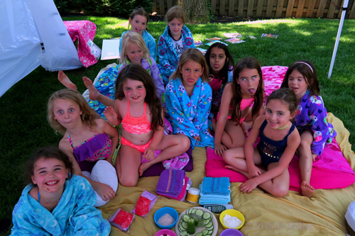 Group Photo Of The Girls Making Funny Faces Group Photo Of The Girls Making Funny Faces