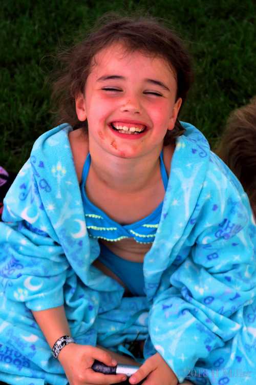 Manicure For Kids Time While The Birthday Girl Is Laughing Manicure For Kids Time While The Birthday Girl Is Laughing