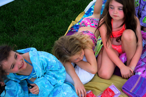 Party Guests Are Having A Fun Time At The Spa For Girls Party Guests Are Having A Fun Time At The Spa For Girls