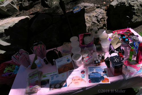 What A Fun Create Your Own Kids Crafts Table! What A Fun Create Your Own Kids Crafts Table!