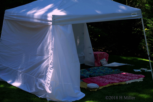 Zoomed Up Close Party Set Up Zoomed Up Close Party Set Up