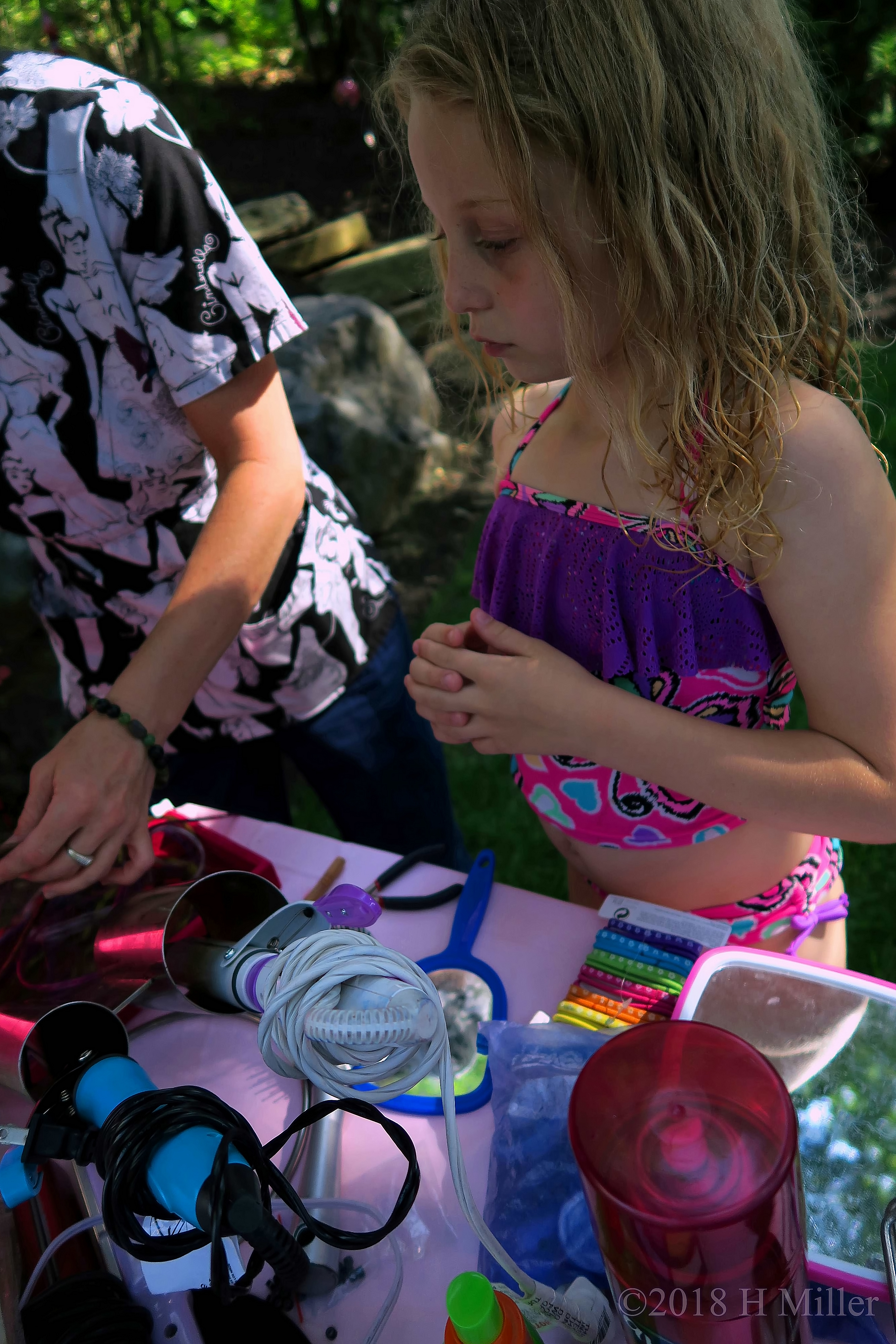 Watching How To Craft Hot Pink Hair Feathers 4 Watching How To Craft Hot Pink Hair Feathers 4