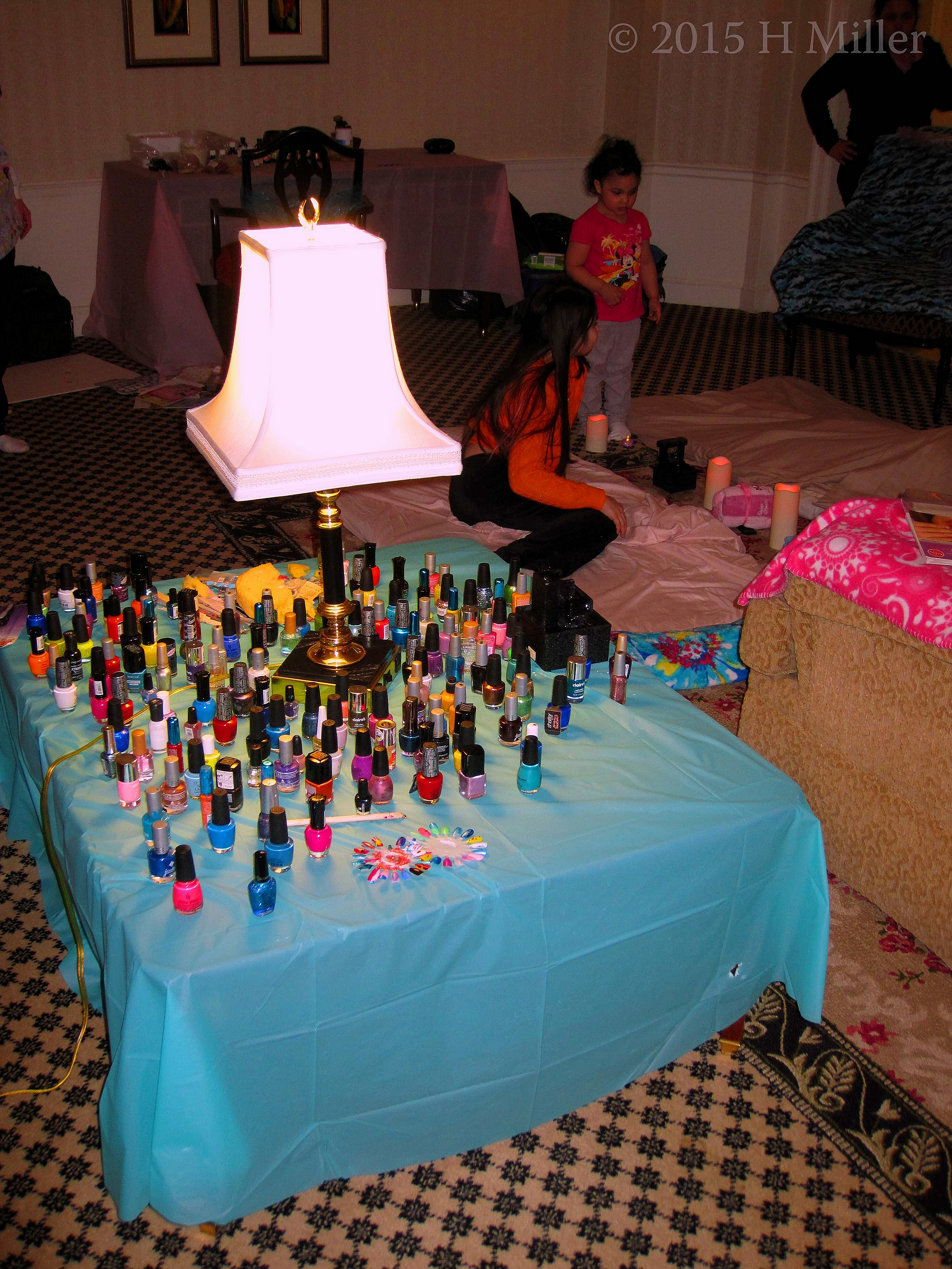 Mini Mani Station Graced By The Waldorf Astoria Suite's Decor. Mini Mani Station Graced By The Waldorf Astoria Suite's Decor.