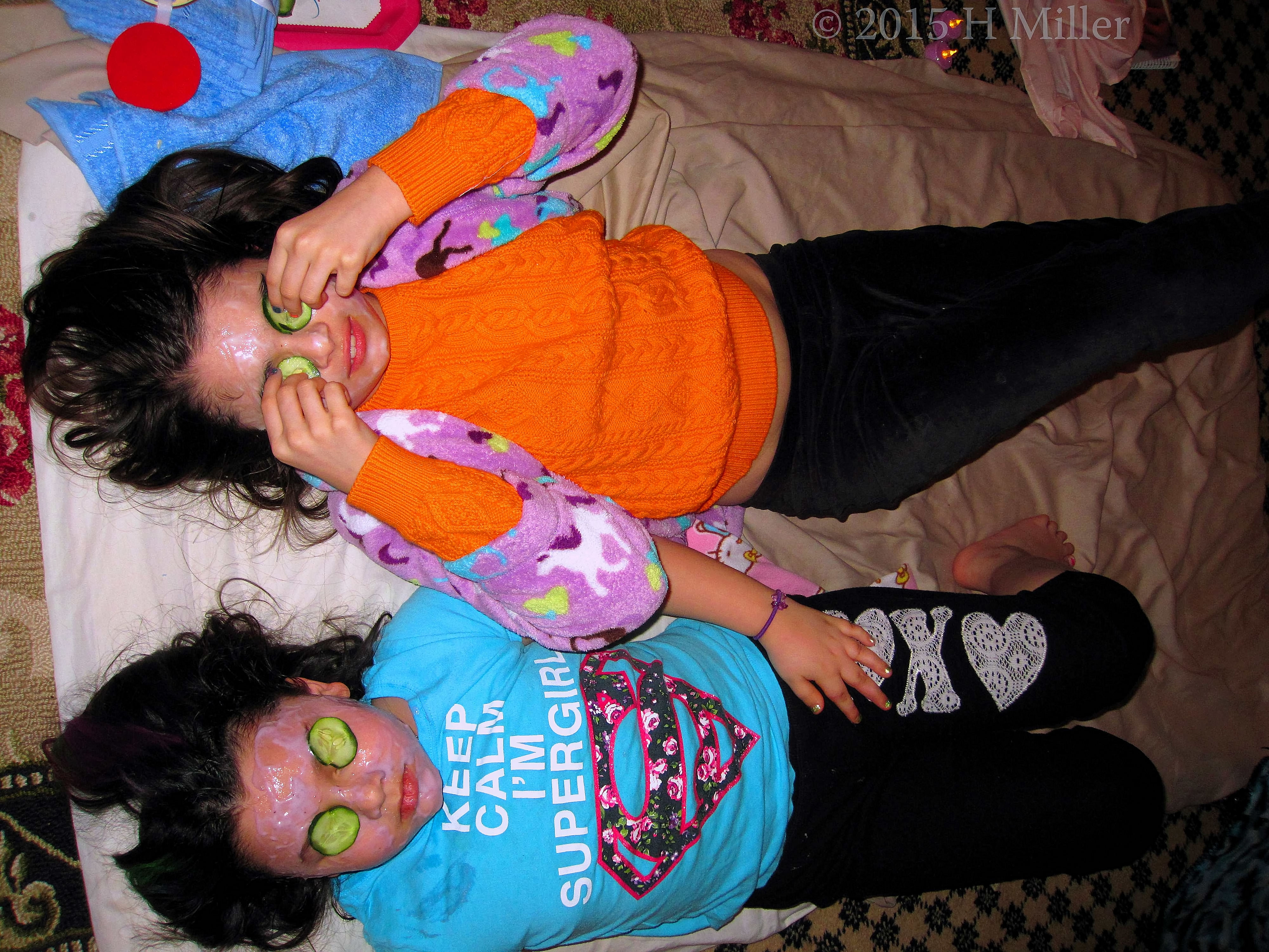 Chilling Out Together Durig The Facial. Chilling Out Together Durig The Facial.