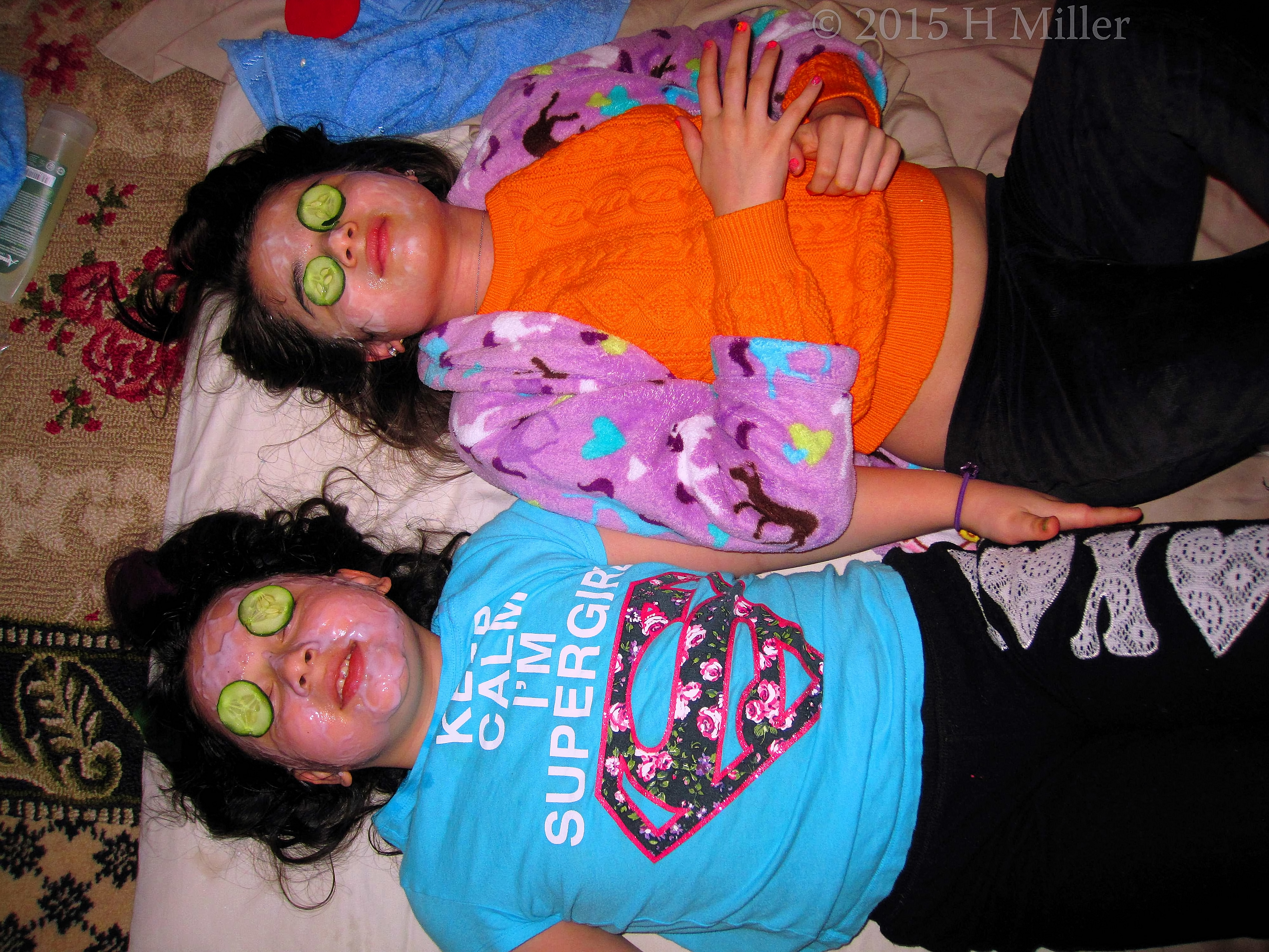 Enjoying The Peace Of The Kids Facial Activity Together. Enjoying The Peace Of The Kids Facial Activity Together.