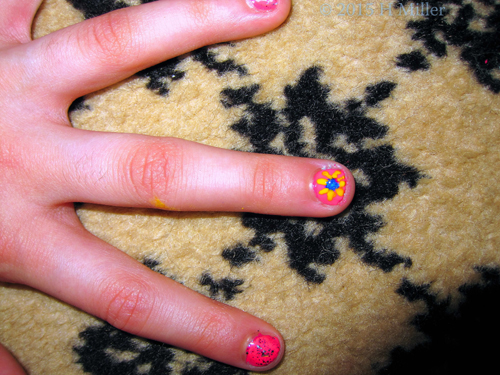 Another Yellow And Blue Nail Art Ray Flower Design.