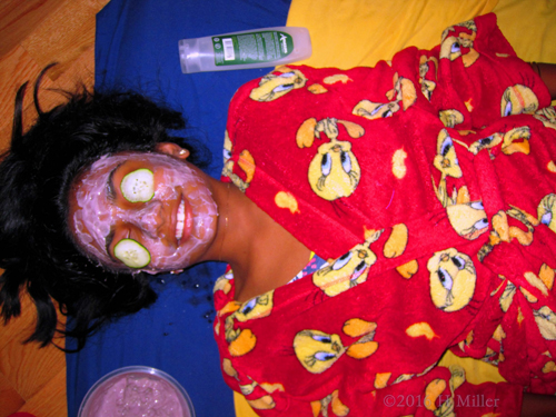 Relaxing In A Homemade Blueberry Face Mask Relaxing In A Homemade Blueberry Face Mask