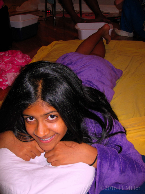 She's Relaxing During Her Kids Massage! She's Relaxing During Her Kids Massage!