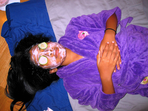 She's Very Relaxed In A Home Vanilla Yogurt Face Mask