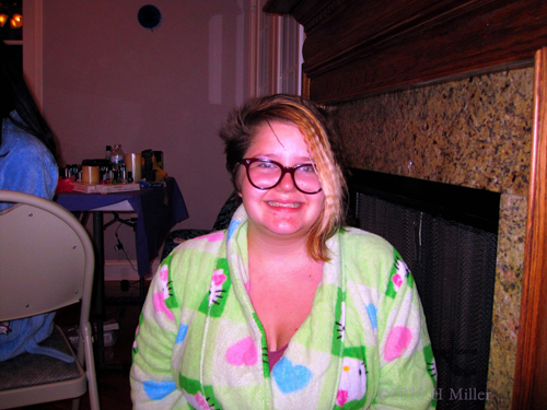 She Loves Her New Spa Hairstyle She Loves Her New Spa Hairstyle