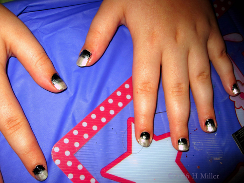 Striking Gold And Black Ombre Manicure Striking Gold And Black Ombre Manicure